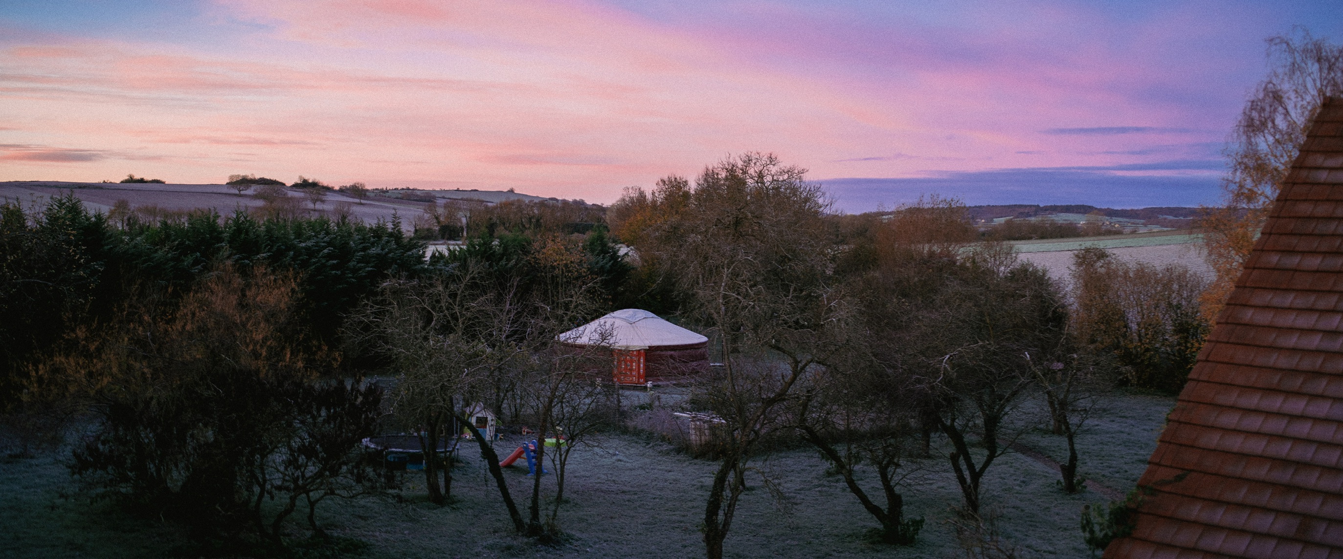 La yourte au crépuscule, vue large